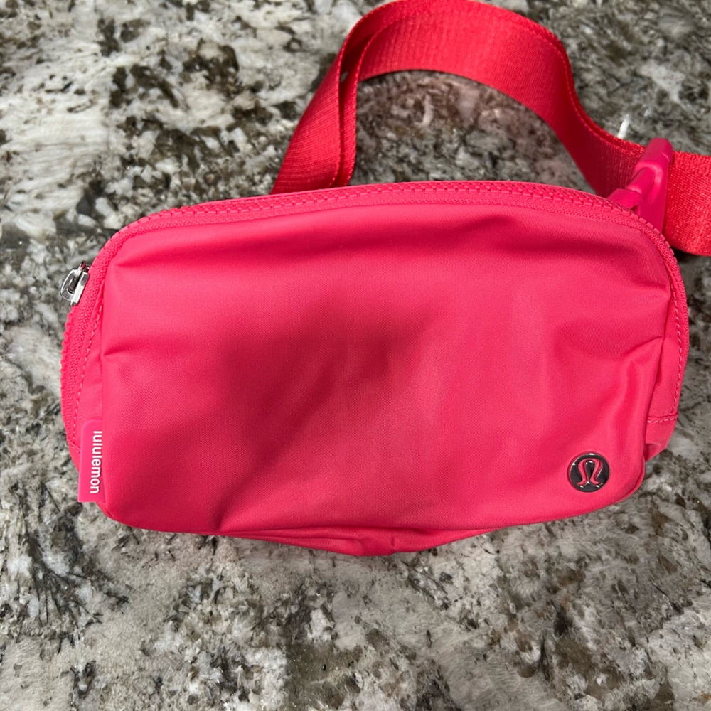 lululemon belt bag lip gloss Everywhere Mini Travel Waist Pack Ecoshopi Keep them close in this versatile belt bag that helps you get out the door and on to your next adventure. Unboxing Lululemon Lip Gloss Belt